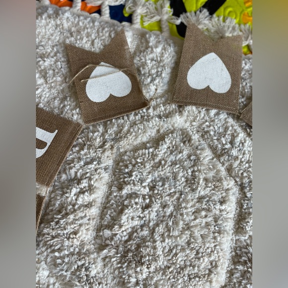 ⭐️Burlap Bride To Be Banner. Great condition Some string cut off on one side. - Picture 5 of 5